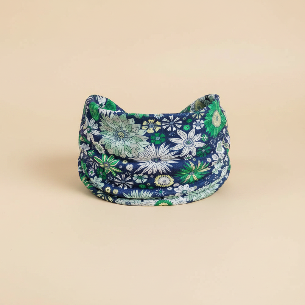 Bandeau Cheveux Fleurs Femme Tissu Bleu Marine, Vert et Blanc — Packshot fond beige — Les Jolies Têtes