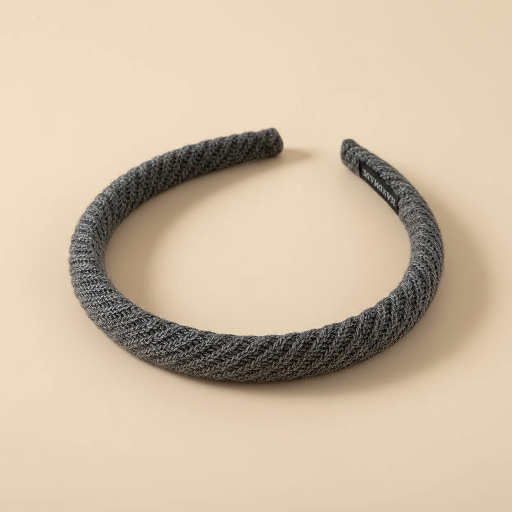 Serre-tête Fin Femme Texturé Gris Chiné — Packshot fond beige — Les Jolies Têtes