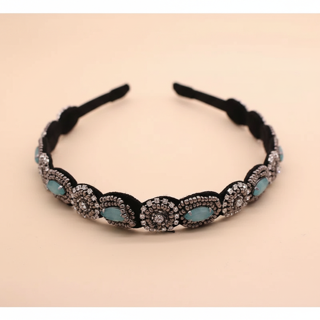 Bandeau Cheveux Bijou Femme Perles et Strass Turquoise et Argent Ovales — Packshot fond beige — Les Jolies Têtes