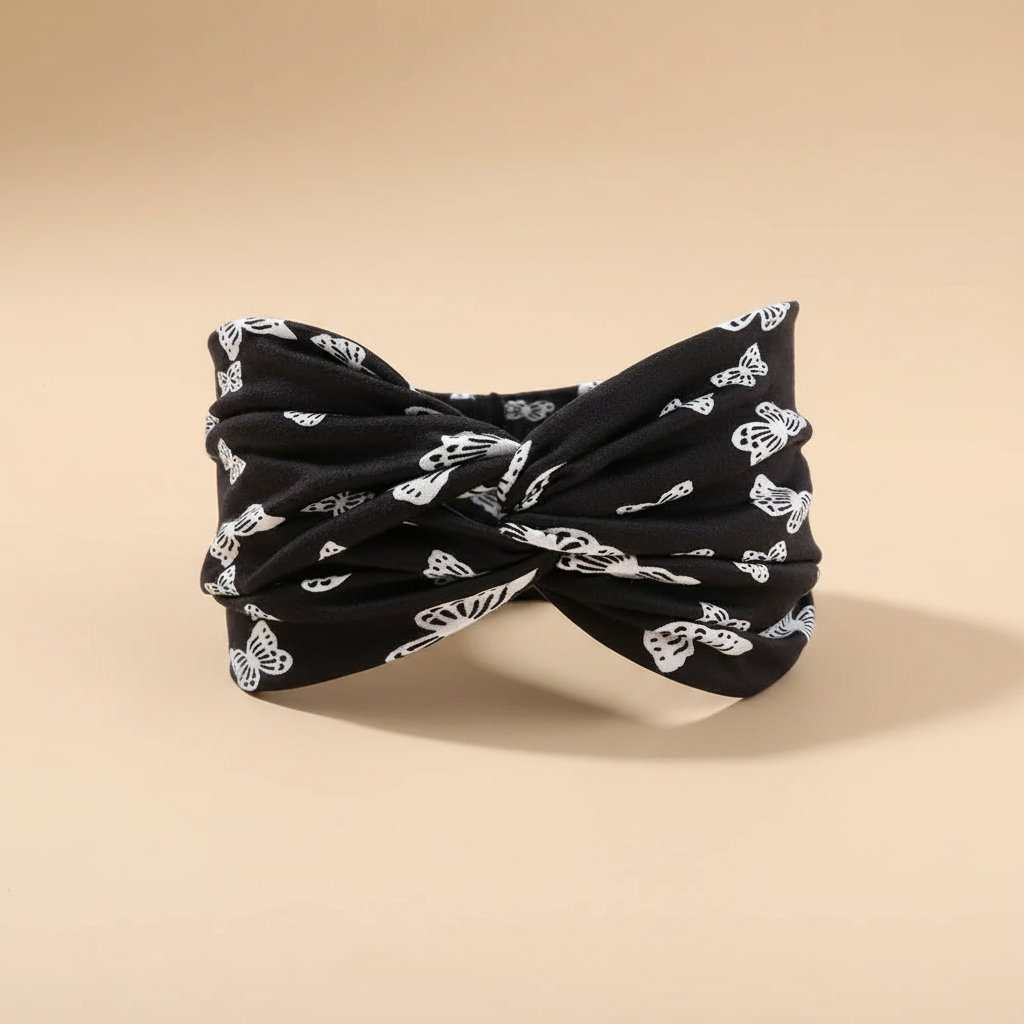 Bandeau Cheveux Croisé Femme Tissu Imprimé Papillon Noir Blanc — Packshot fond beige — Les Jolies Têtes