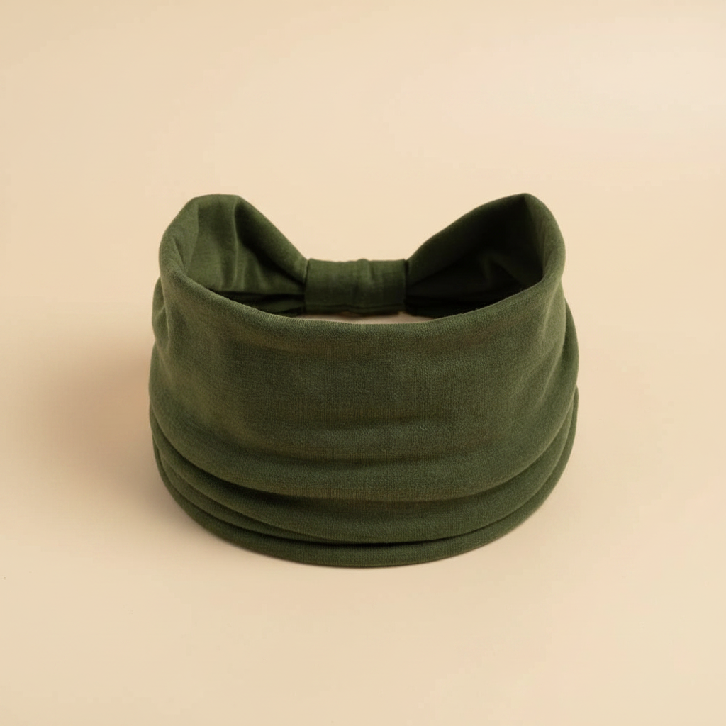 Bandeau Large Noué Femme Tissu Vert Olive — Packshot fond beige — Les Jolies Têtes
