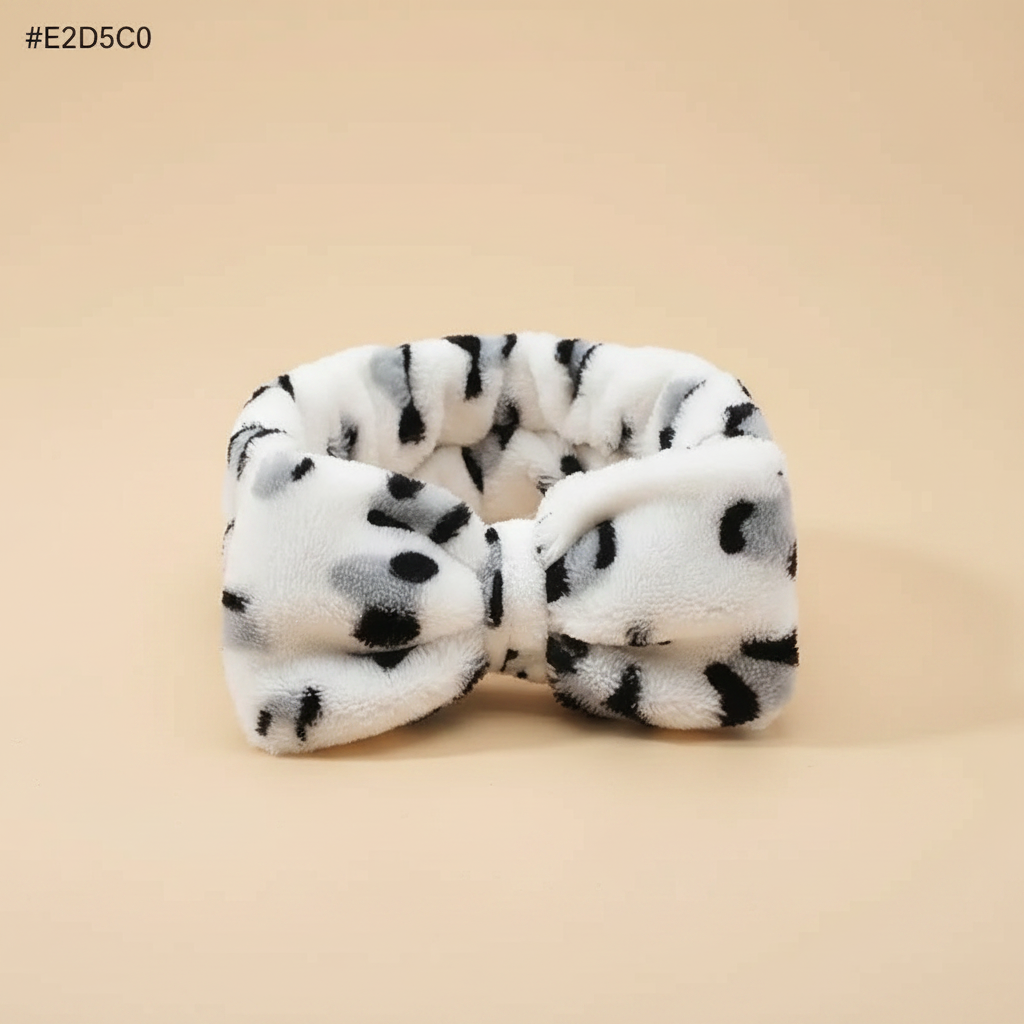 Bandeau Nœud Spa Femme Imprimé Léopard Blanc Noir Gris — Packshot fond beige — Les Jolies Têtes