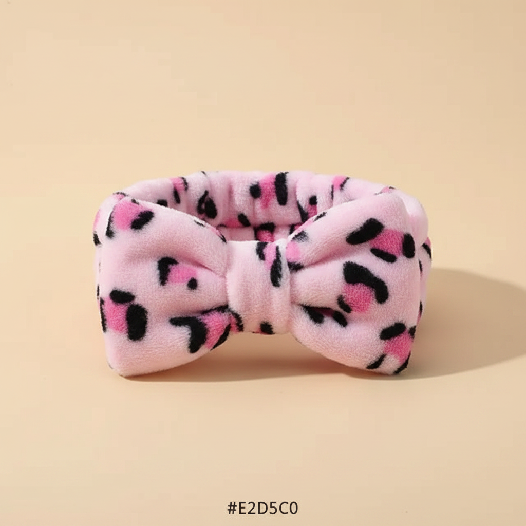 Bandeau Nœud Spa Femme Imprimé Léopard Rose Noir — Packshot fond beige — Les Jolies Têtes