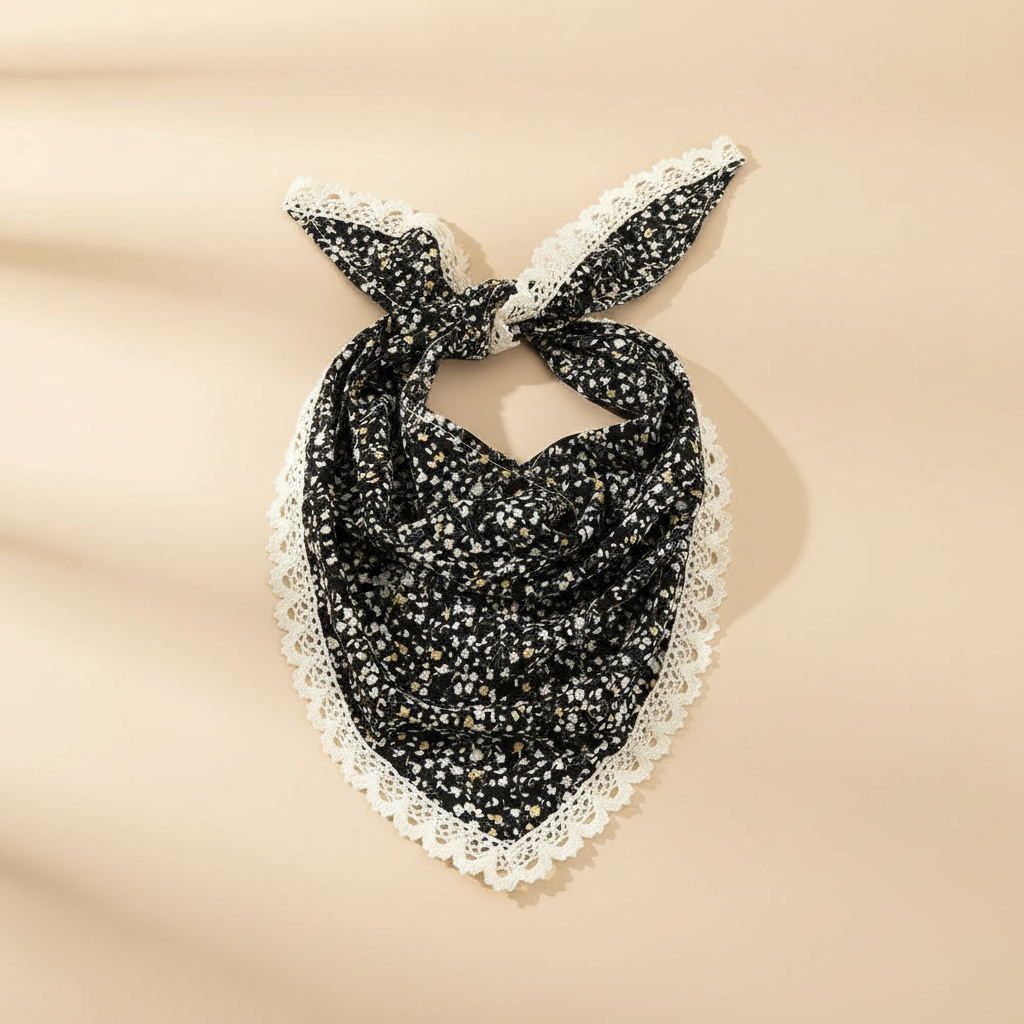 Bandeau Triangle Femme Tissu Fleuri Rétro — Packshot fond beige — Les Jolies Têtes