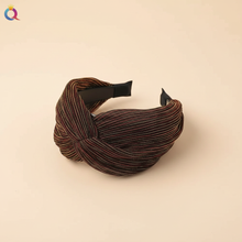 Serre Tête Plissé Femme Tissu Noir Rouge et Doré — Packshot fond beige — Les Jolies Têtes