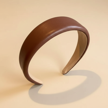 Serre-tête Classique Femme Cuir Marron — Packshot fond beige — Les Jolies Têtes