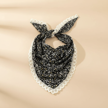 Bandeau Triangle Femme Tissu Fleuri Rétro — Packshot fond beige — Les Jolies Têtes