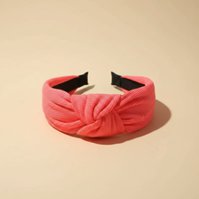 Serre Tête Nœud Femme Tissu Corail — Packshot fond beige — Les Jolies Têtes