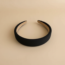 Serre-Tête Large Femme Tissu Noir — Packshot fond beige — Les Jolies Têtes
