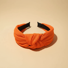 Serre Tête Nœud Femme Tissu Orange — Packshot fond beige — Les Jolies Têtes