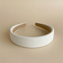 Serre-Tête Large Femme Tissu Ivoire — Packshot fond beige — Les Jolies Têtes