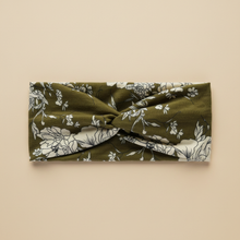 Bandeau Cheveux Croisé Femme Tissu Fleuri Vert Olive et Ivoire — Packshot fond beige — Les Jolies Têtes