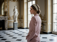 Serre-Tête Large Femme Tissu Ivoire — Modèle — éditorial — Les Jolies Têtes