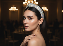Serre-tête Aurore Femme Cristaux Irisés — Modèle — éditorial — Les Jolies Têtes
