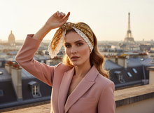 Bandeau Femme Tissu Dentelle Safran Fleuri — Modèle — éditorial — Les Jolies Têtes