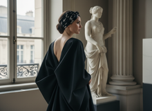 Bandeau Cheveux Croisé Femme Tissu Imprimé Papillon Noir Blanc — Modèle — éditorial — Les Jolies Têtes