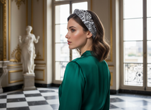 Bandeau Cheveux Bandana Femme Tissu Blanc Noir — Modèle — éditorial — Les Jolies Têtes