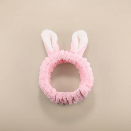 Bandeau Spa Oreilles Lapin Femme Peluche Rose — Packshot fond beige — Les Jolies Têtes