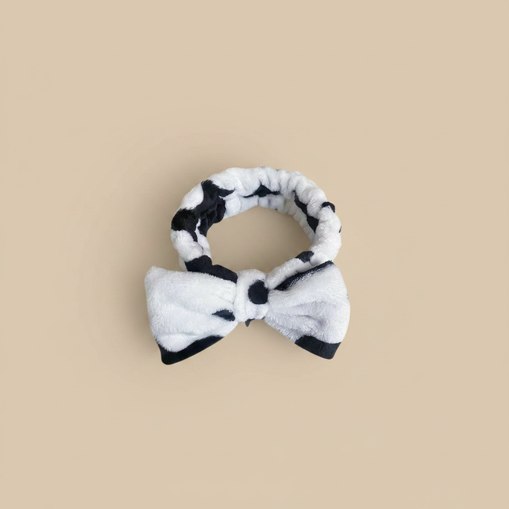 Bandeau Cheveux Femme Tissu Vache Noir et Blanc — Packshot fond beige — Les Jolies Têtes