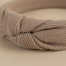 Serre-Tête Fin Femme Tissu Texturé Beige Nude — détail matière