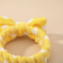 Bandeau Soin Visage Nœud Femme Peluche Jaune à Pois Blancs — Détail matière