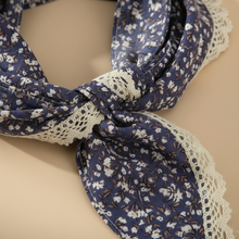 Bandeau Femme Tissu Dentelle Bleu Nuit Fleuri — détail matière