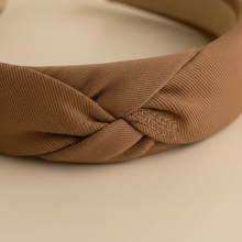 Serre-Tête Large Femme Tissu Camel — détail matière