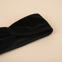 Bandeau Perruque Ajustable Femme Velours Noir — détail matière