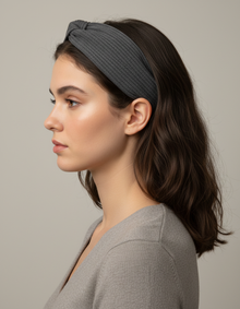 Bandeau Cheveux Torsadé Femme Côtelé Gris Anthracite — Porté de profil