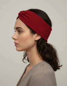 Bandeau Cheveux Côtelé Femme Tissu Rouge Bordeaux — porté de profil