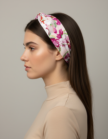 Bandeau Cheveux Torsadé Femme Tissu Fleuri Rose — porté de profil