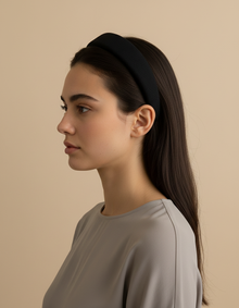 Serre-Tête Large Femme Tissu Noir — porté de profil