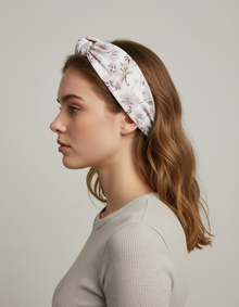 Bandeau Croisé Femme Tissu Rose Poudré Fleuri — porté de profil