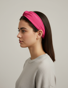Bandeau Cheveux Croisé Femme Tissu Côtelé Fuchsia — porté de profil