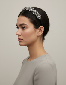 Bandeau Cheveux Bijou Femme Perles et Strass Argent Ovales — Porté de profil
