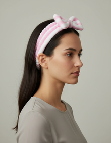 Bandeau Nœud Femme Peluche Rayé Rose et Blanc — porté de profil