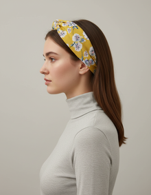 Bandeau Croisé Femme Tissu Jaune Moutarde Fleuri — porté de profil