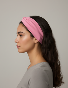 Bandeau Cheveux Sport Femme Tissu Rose Flamingo — porté de profil