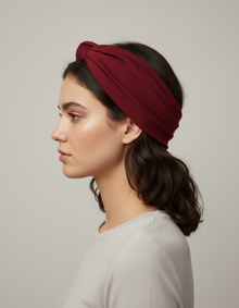 Bandeau Large Noué Femme Tissu Bordeaux — porté de profil