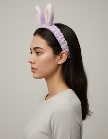 Bandeau Soin Visage Lapin Femme Lavande — porté de profil