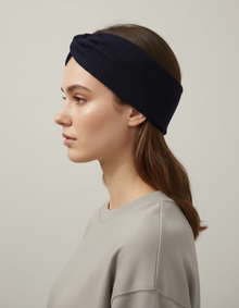 Bandeau Cheveux Côtelé Femme Tissu Bleu Marine — porté de profil