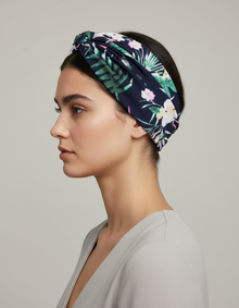 Bandeau Cheveux Croisé Femme Tissu Imprimé Tropical Bleu Marine — porté de profil