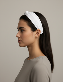 Bandeau Cheveux Croisé Femme Tissu Côtelé Blanc — porté de profil