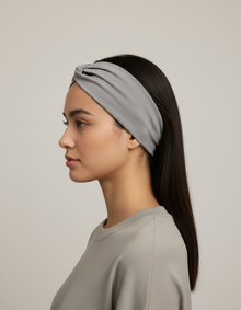 Bandeau Cheveux Sport Femme Tissu Gris Clair — porté de profil