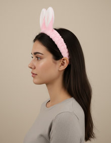 Bandeau Oreilles Lapin Femme Peluche Rose — porté de profil