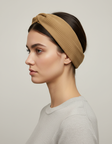 Bandeau Croisé Femme Tissu Côtelé Camel — porté de profil