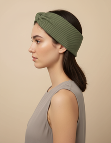 Bandeau Cheveux Côtelé Femme Tissu Vert Kaki — porté de profil