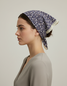 Bandeau Femme Tissu Dentelle Bleu Nuit Fleuri — porté de profil