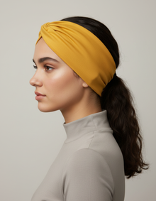 Bandeau Turban Femme Tissu Extensible Jaune Curcuma — Porté de profil
