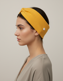 Bandeau Cheveux Torsadé Femme Tissu Jaune — porté de profil